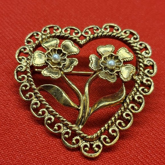 VTG Open Gold Tone Filigree Heart Floral  Faux Pearl Center Pin Brooch - Picture 9 of 11